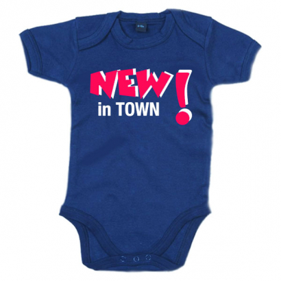 Babybody bedruckt mit "New in Town"