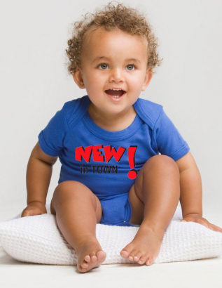 Babybody bedruckt mit "New in Town"