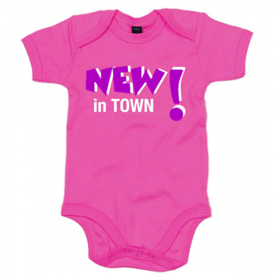 Babybody bedruckt mit "New in Town"