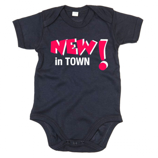 Babybody bedruckt mit "New in Town"