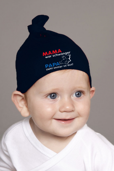 Einknopf Babymütze bedruckt mit  "Mama war schwanger, Papa sieht immer so aus"